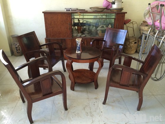 Bàn ghế gỗ cũ giá dưới 10 triệu khá đơn giản nhưng vẫn sang trọng
