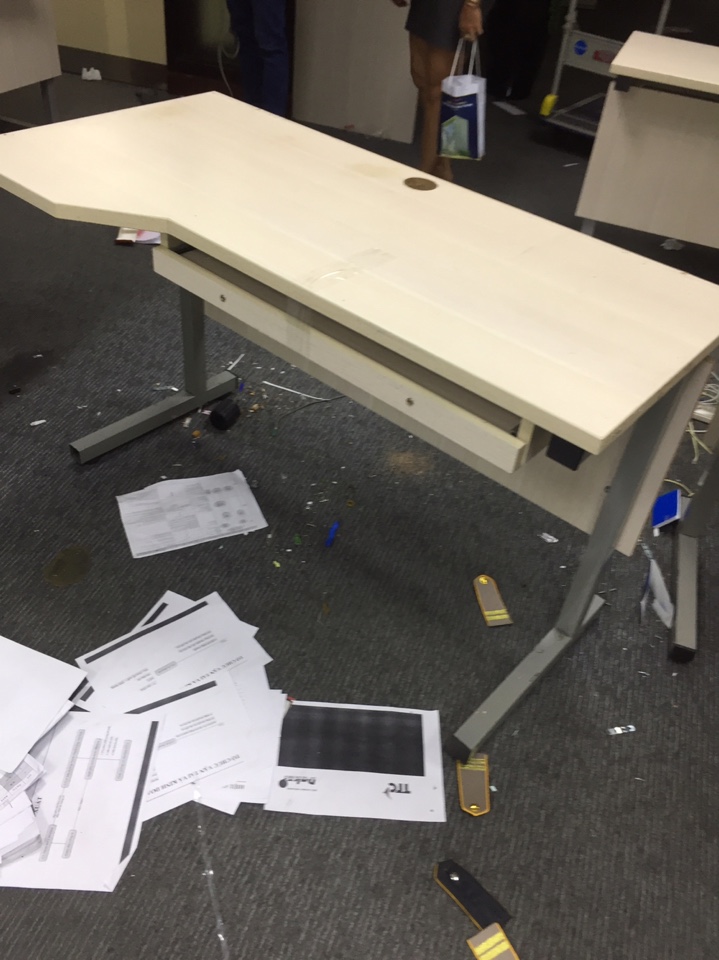 Kích thước bàn ghế văn phòng phải phù hợp với diện tích căn phòng của bạn