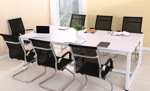 Chất liệu bàn ghế văn phòng phải hợp với mọi mùa trong năm