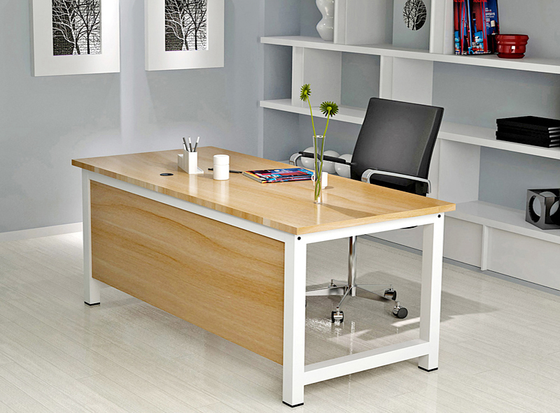 Bàn giám đốc đơn giản nhưng vẫn cực kỳ sang trọng, tinh tế