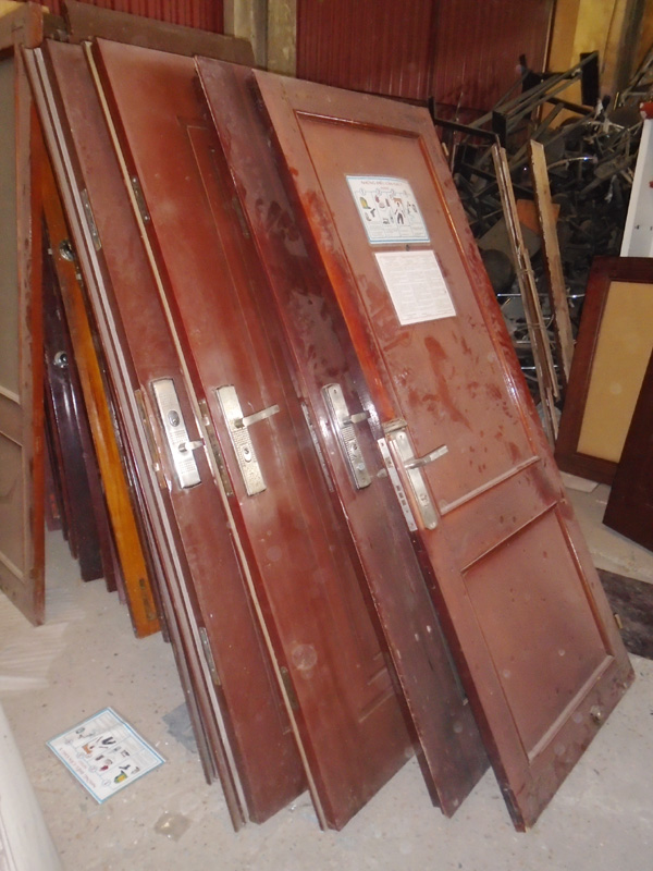 Thu mua cửa gỗ cũ giá cao