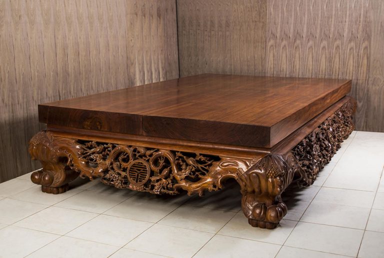 Sập gỗ 2 lá giá thành rẻ hơn so với sập 1 lá đến vài chục triệu đồng