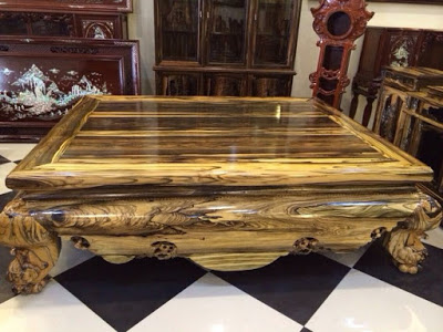 Sập gỗ mun màu sáng, vân gỗ đẹp, chạm khắc độc đáo