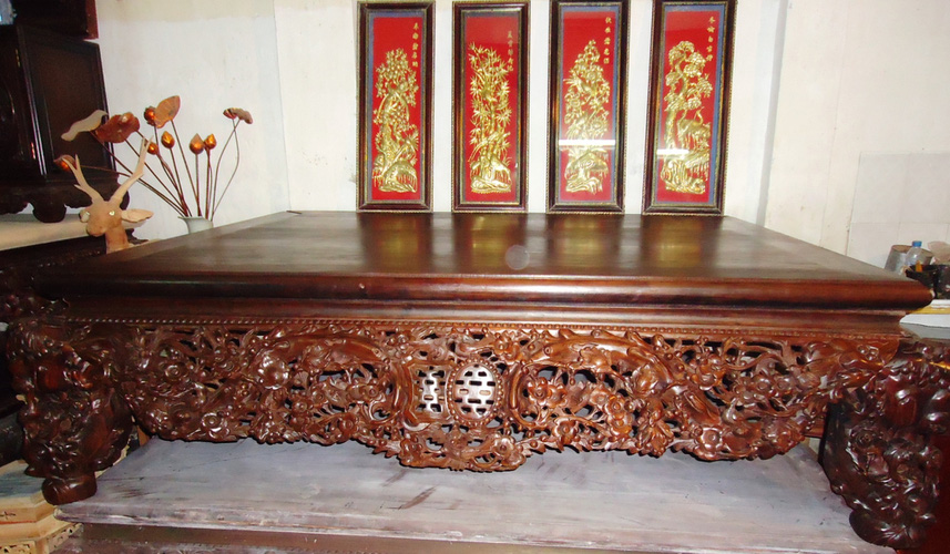 Sập gỗ xưa càng lâu năm, giá càng đắt