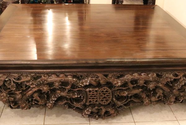 Hoa văn trên sập gỗ thể hiện nhiều ý nghĩa