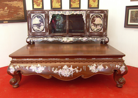 Sập gỗ khảm trai đẹp, được đánh giá cao