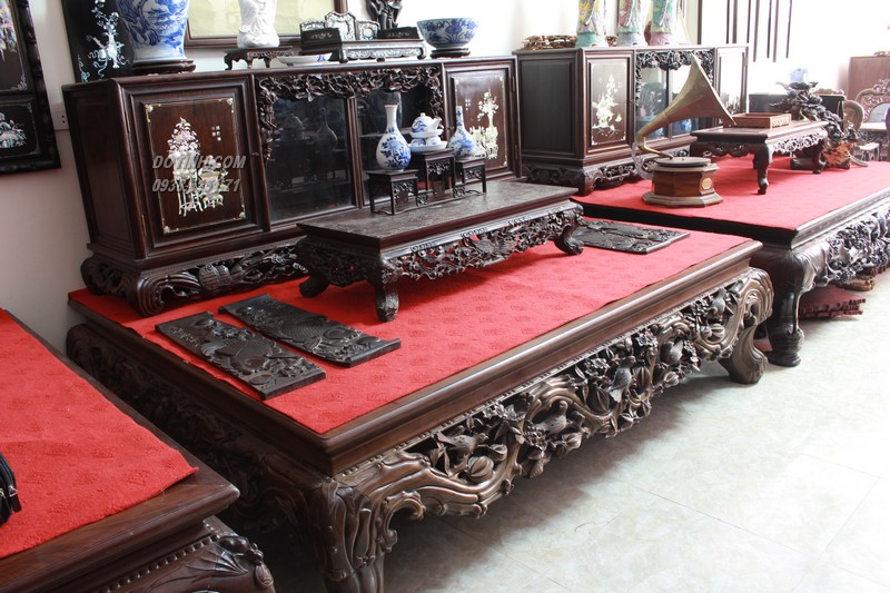 Sập gụ tủ chè có ý nghĩa đặc biệt quan trọng trong phòng khách gia đình