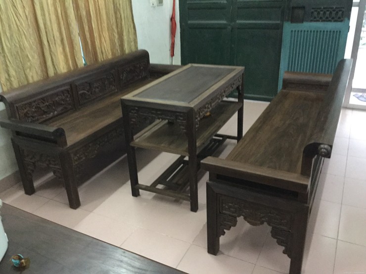 Tùy vào niên đại, loại gỗ mà giá trường kỷ cũng khác nhau