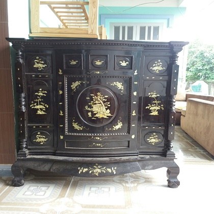 Tủ thờ gỗ khảm trai đẹp, mang ý nghĩa quan trọng trong gia đình